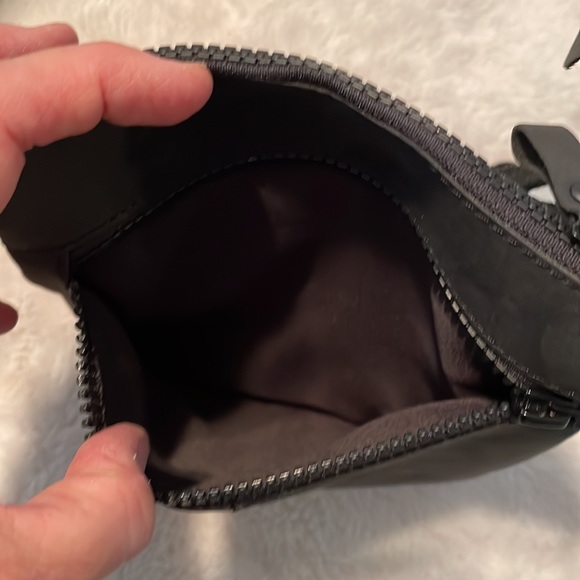 Cochoa leather crossbody bag in black NWT - Picture 3 of 12